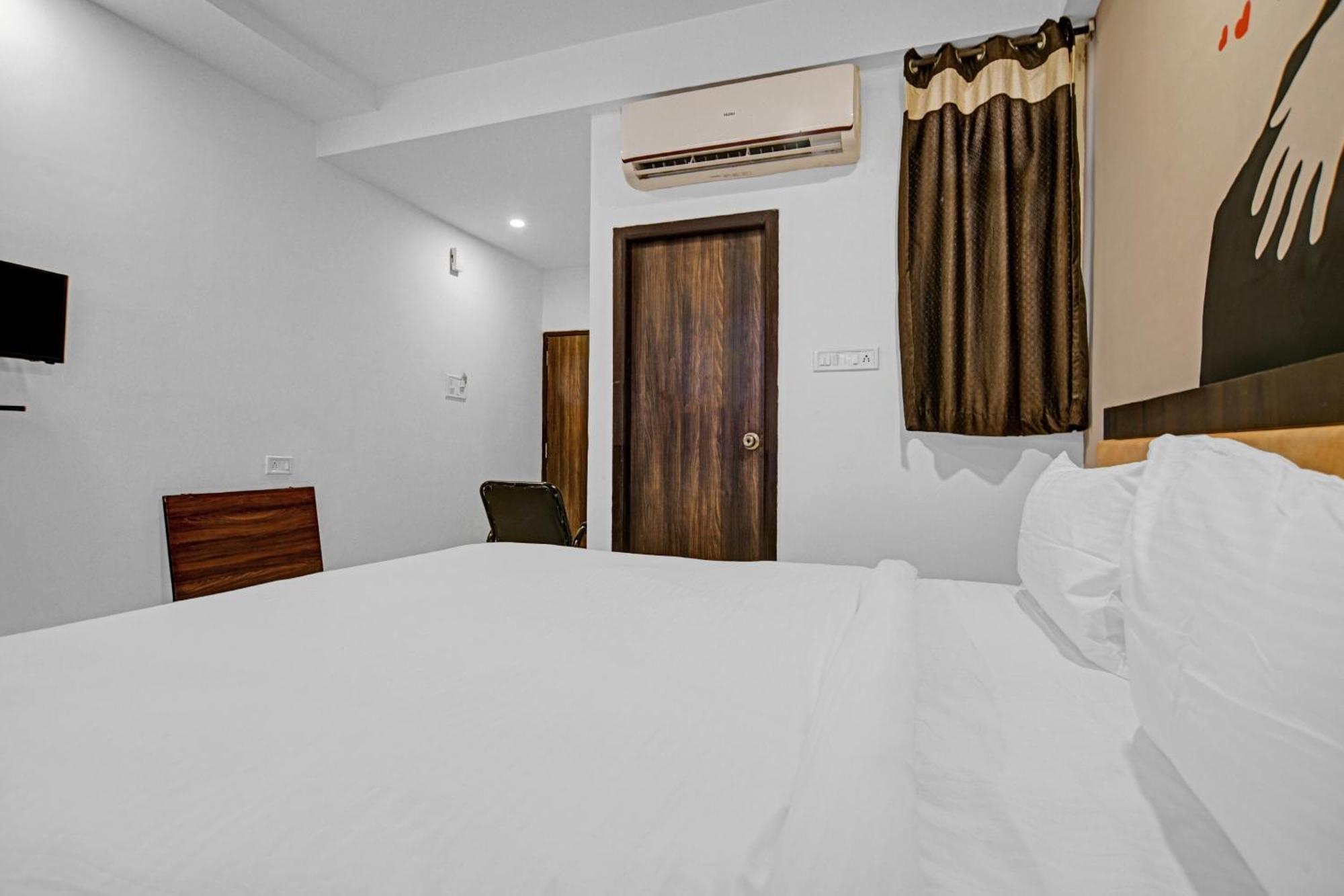 Hotel Collection O The Eternity Near Lig Sqaure Indore Exterior foto