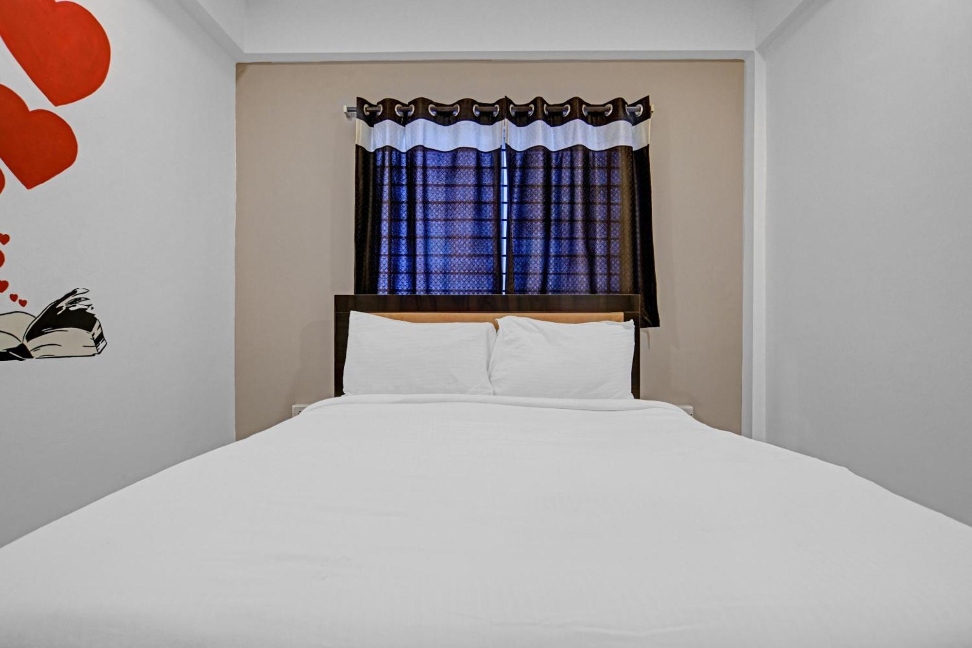 Hotel Collection O The Eternity Near Lig Sqaure Indore Exterior foto