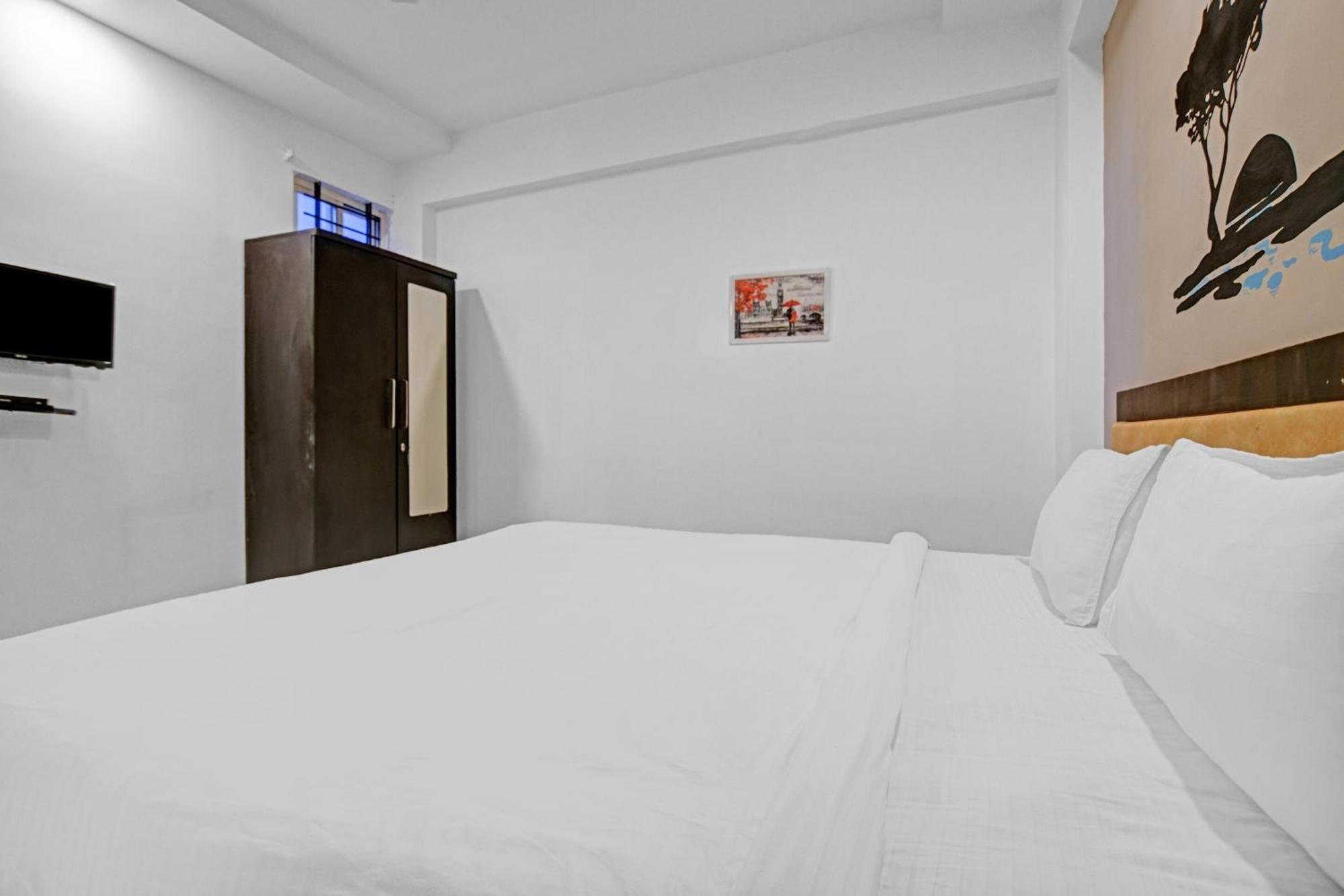 Hotel Collection O The Eternity Near Lig Sqaure Indore Exterior foto