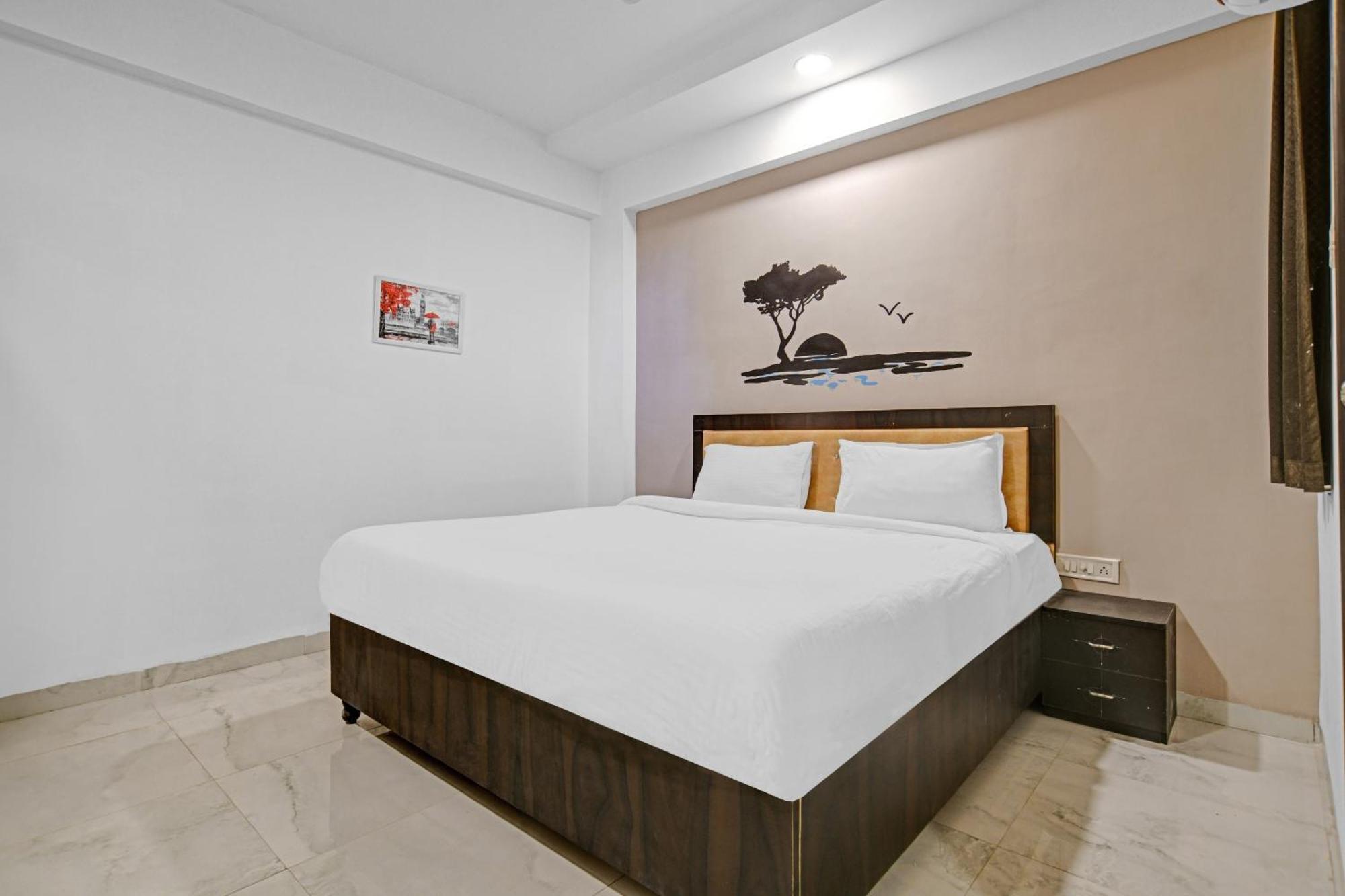 Hotel Collection O The Eternity Near Lig Sqaure Indore Exterior foto
