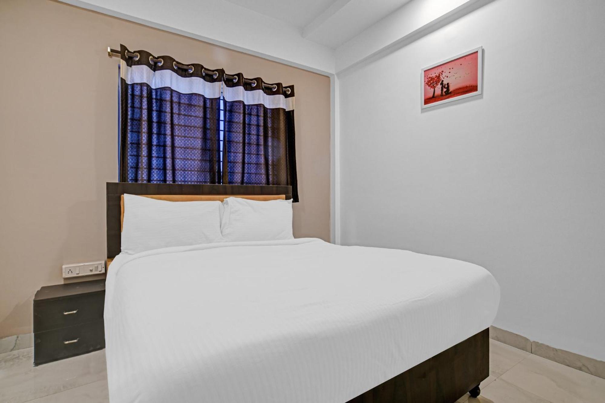 Hotel Collection O The Eternity Near Lig Sqaure Indore Exterior foto