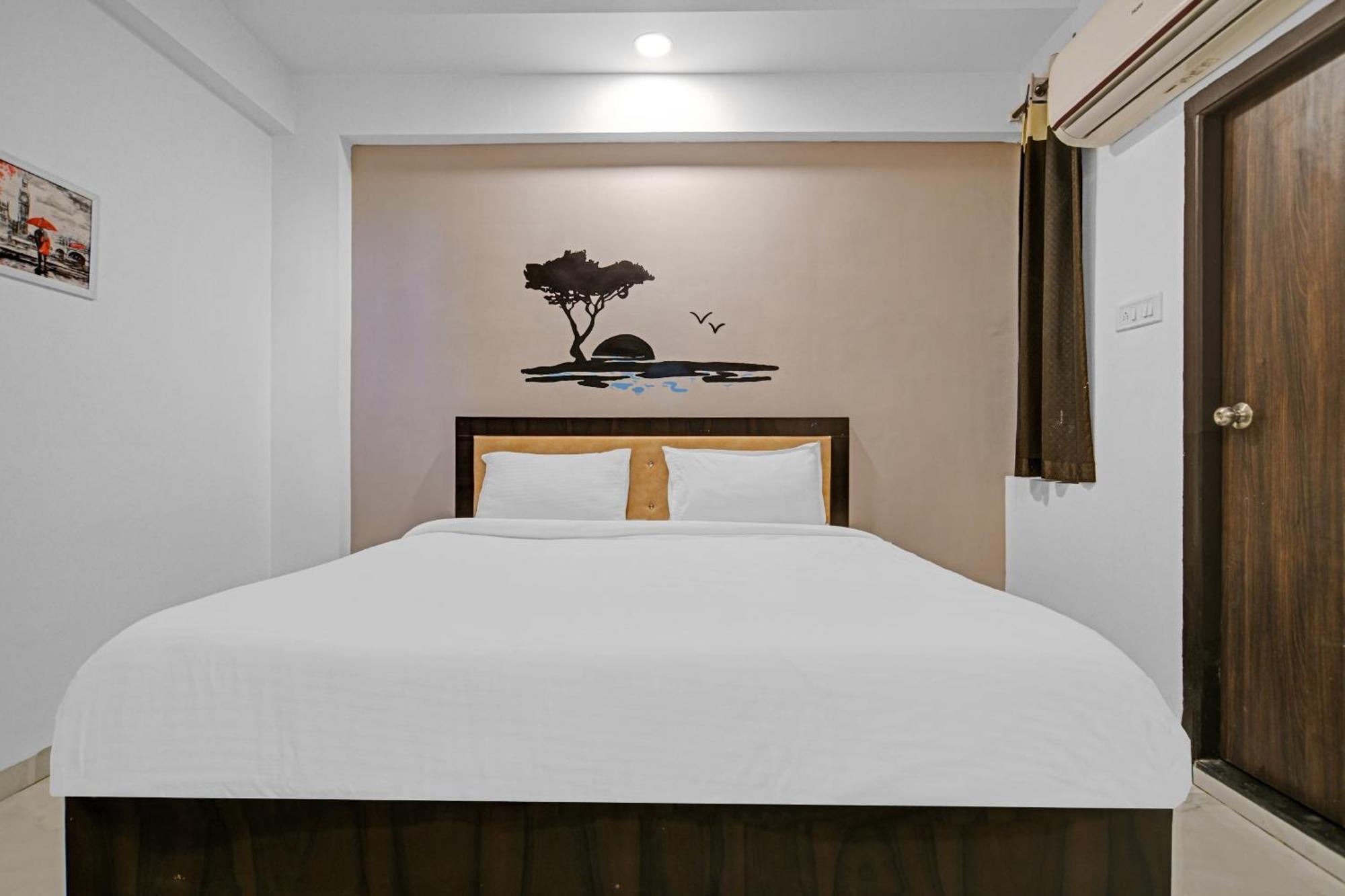 Hotel Collection O The Eternity Near Lig Sqaure Indore Exterior foto